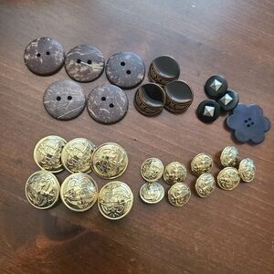 Buttons Lot of Gold Metal & Misc Buttons 27 Total